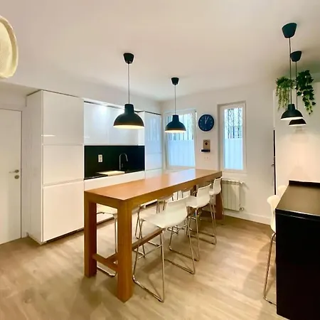 Moderno Piso Junto A La Plaza Mayor Apartment *